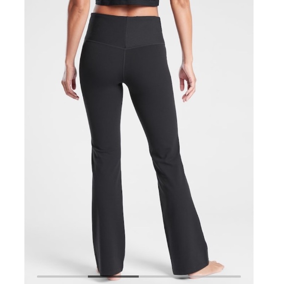 Athlete Studio fit and flare legging - Picture 2 of 4